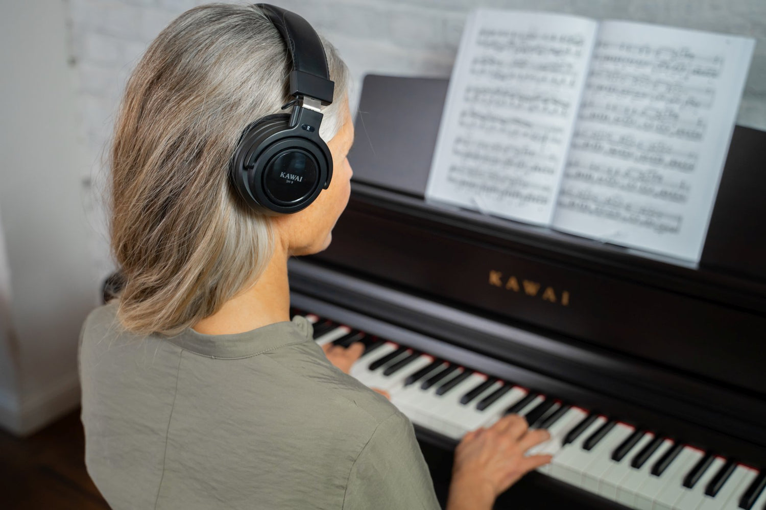 Playing the Kawai CA701 digital piano with headphones